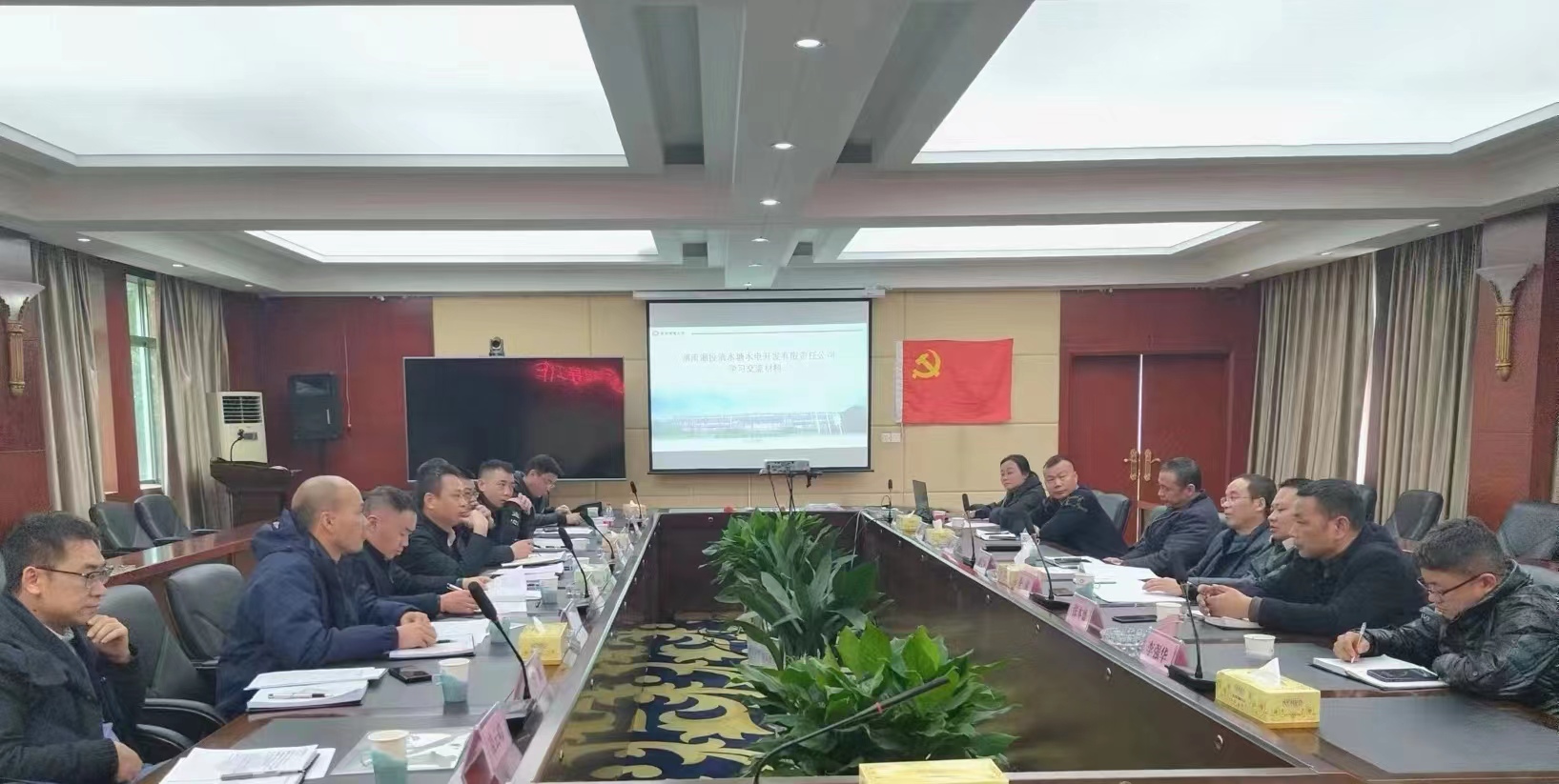 株洲航电分乐鱼入口,乐鱼leyu(中国)
、空洲岛乐鱼入口,乐鱼leyu(中国)
联合调研安江水电站和清水塘水电站