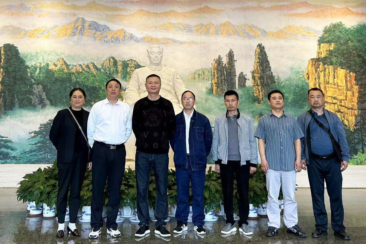 追寻先烈足迹  传承红色基因——乐鱼入口,乐鱼leyu(中国)鸟儿巢乐鱼入口,乐鱼leyu(中国)
全体党员参观贺龙纪念馆