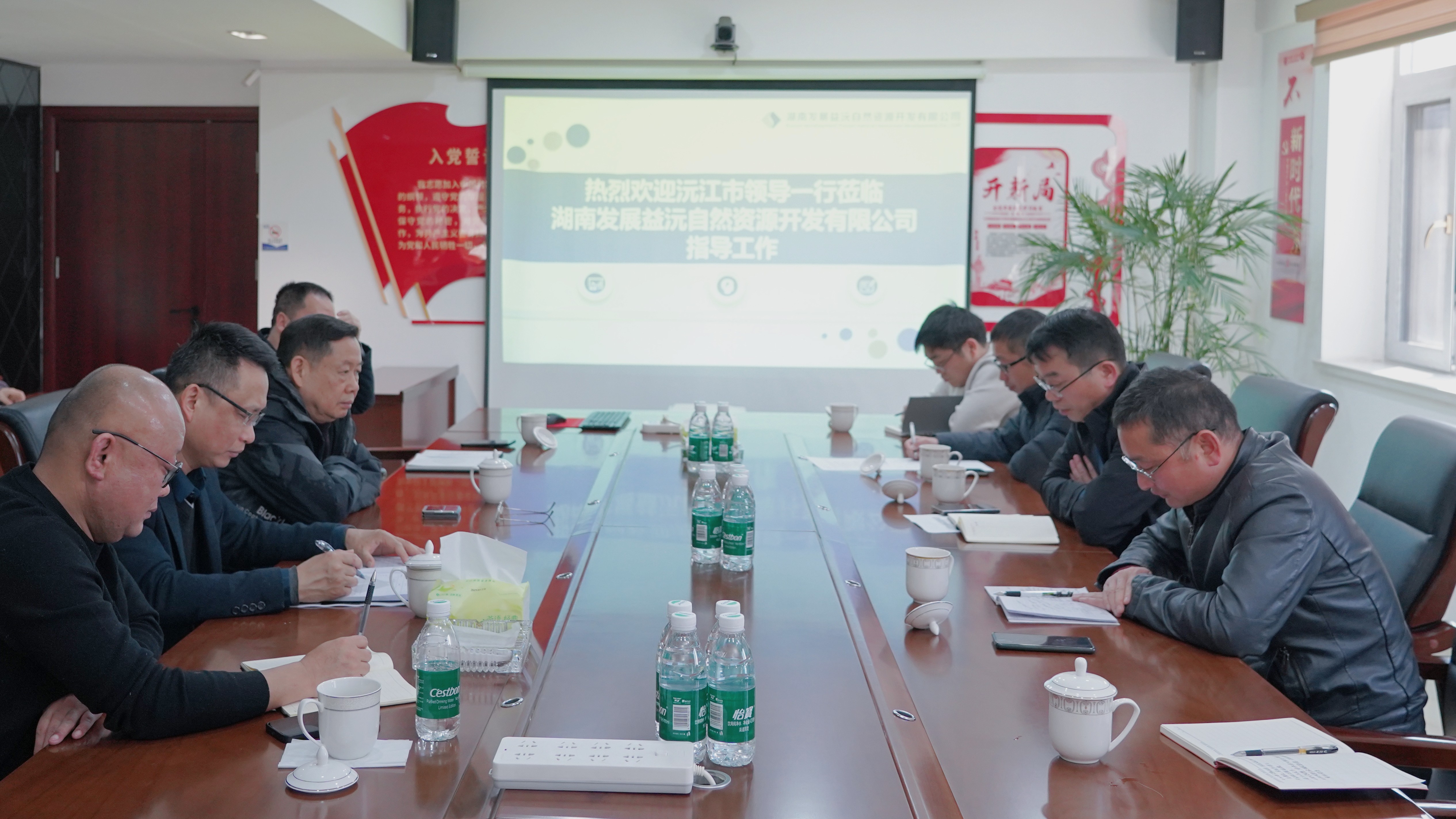 沅江市政协副主席、工商联主席汪交龙到益沅乐鱼入口,乐鱼leyu(中国)
调研